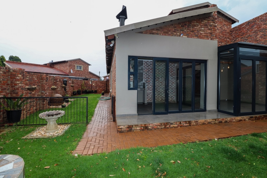 To Let 3 Bedroom Property for Rent in Flamwood North West